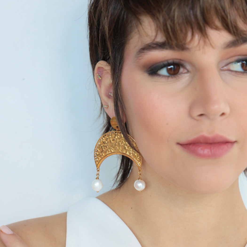 ATHENAIS GOLD AND FRESHWATER PEARL EARRINGS