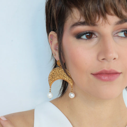 ATHENAIS GOLD AND FRESHWATER PEARL EARRINGS