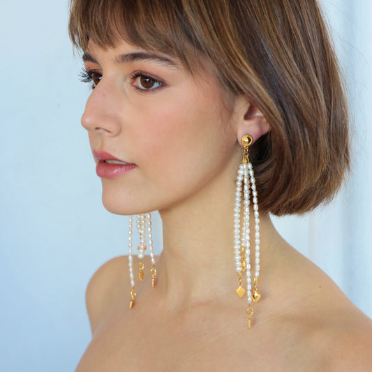 MAXIMA FRESHWATER NUGGET AND RICE PEARLS WITH GOLD ARROW HEAD FINISHING DROPS