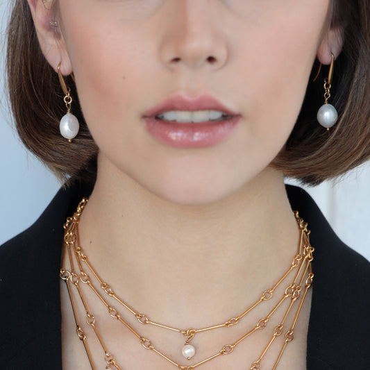 OCEANIDA PEARL SHORT EARRINGS