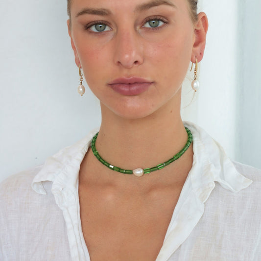 SYRO NECKLACE WITH EMERALD GREEN AUSTRIAN CRYSTALS AND LARGE BAROQUE FRESHWATER PEARL CENTRE