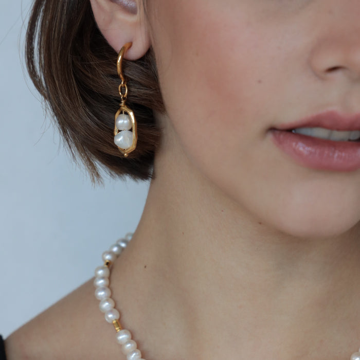 ZOE GOLD AND FRESHWATER BAROQUE PEARL HOOP EARRINGS