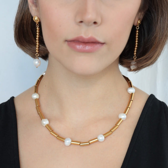 ATHENAIS NECKLACE WITH GOLD TUBE BEADS AND FRESHWATER NUGGET PEARLS