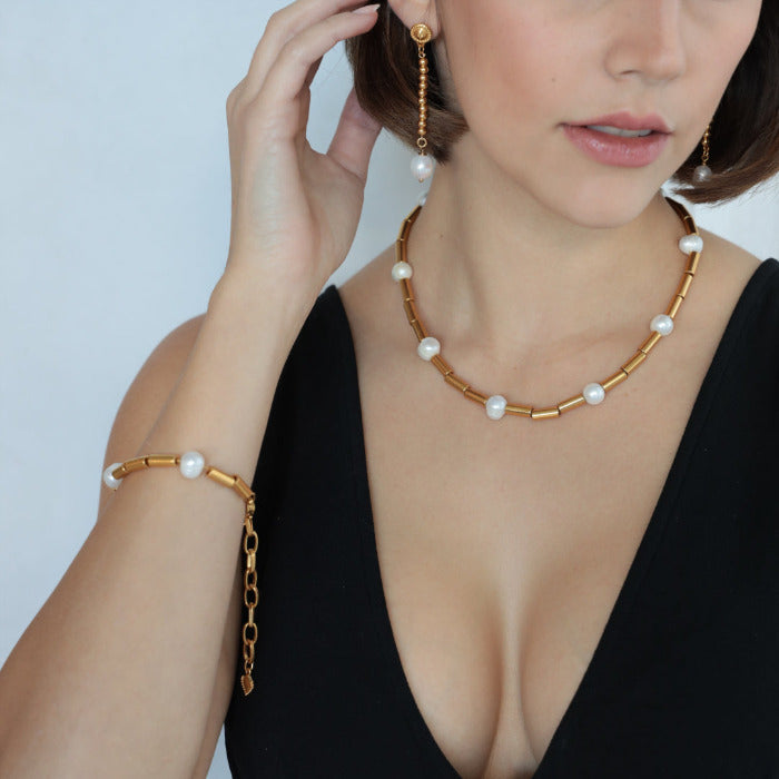 ATHENAIS NECKLACE AND BRACELET WITH GOLD TUBE BEADS AND FRESHWATER NUGGET PEARLS