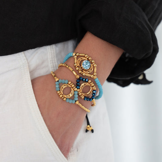 EYE CRYSTAL BRACELET WITH A TURQUOISE/NAVY AUSTRIAN CRYSTAL AND GOLD PLATED BEADS EYE MOTIF