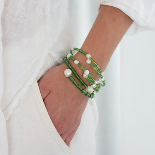 SYRO BRACELET WITH EMERALD GREEN AUSTRIAN CRYSTALS AND LARGE BAROQUE FRESHWATER PEARLS