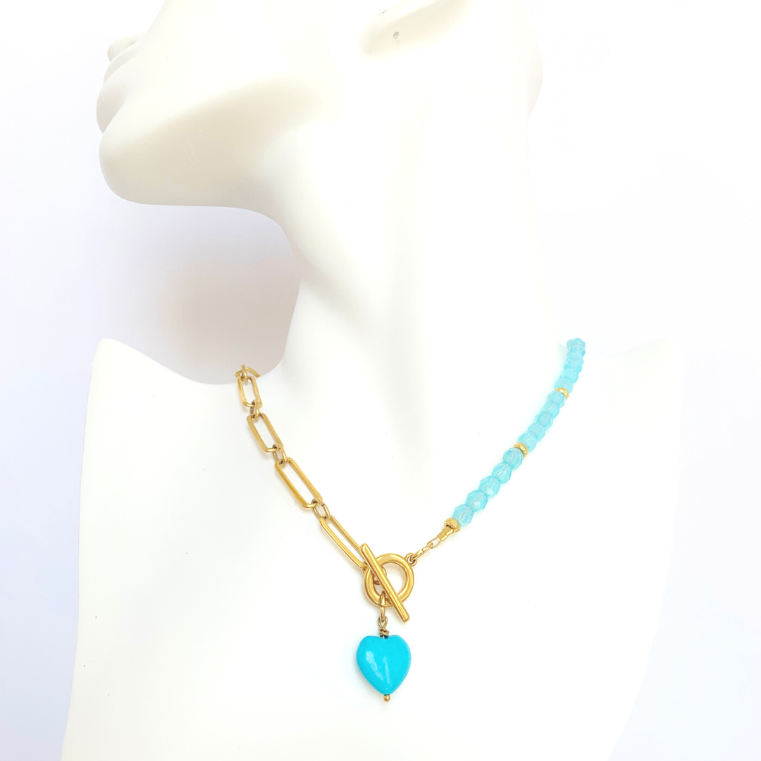 YANG HALF NECKLACE WITH TURQUOISE CRYSTALS AND TURQUOISE HOWLITE HEART