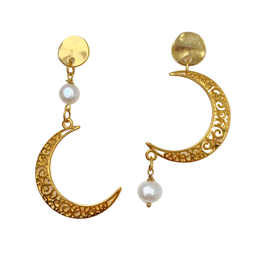 ZENONIS GOLD MOON SHAPED EARRINGS WITH FRESHWATER PEARLS